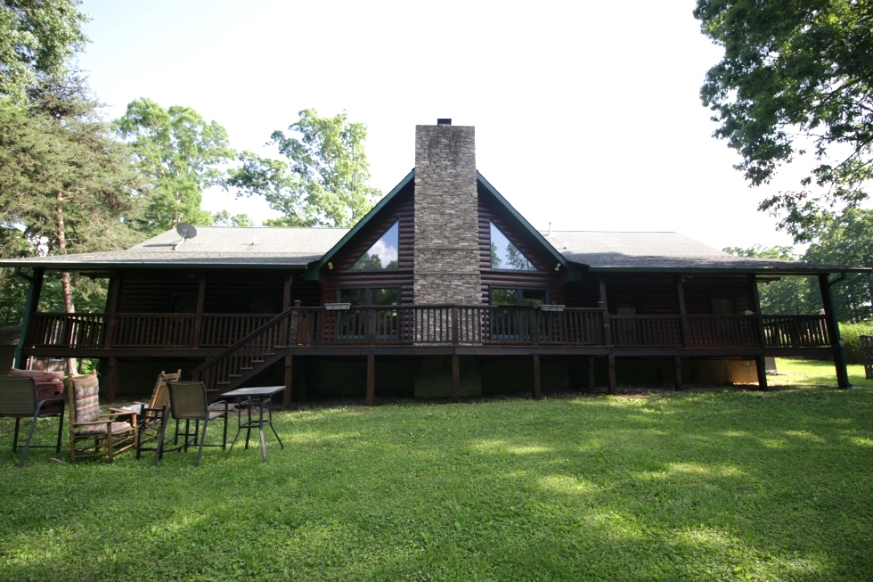 Log Home Caulking and Staining Log Home Repair 