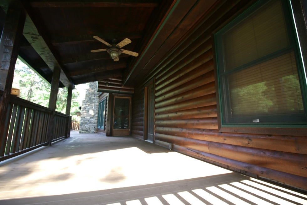 Log Home Caulking and Staining Log Home Repair 