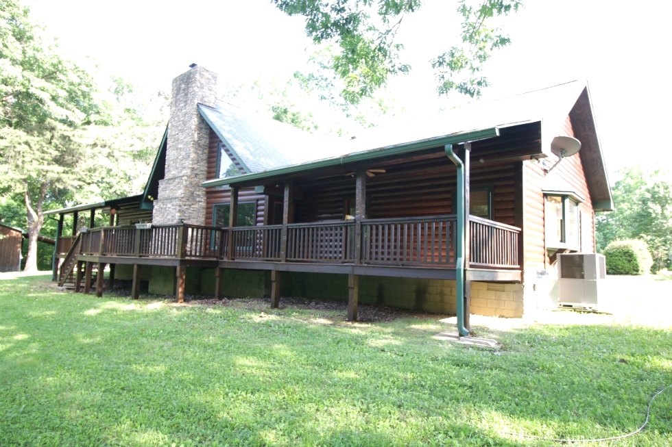 Log Home Caulking and Staining Log Home Repair 