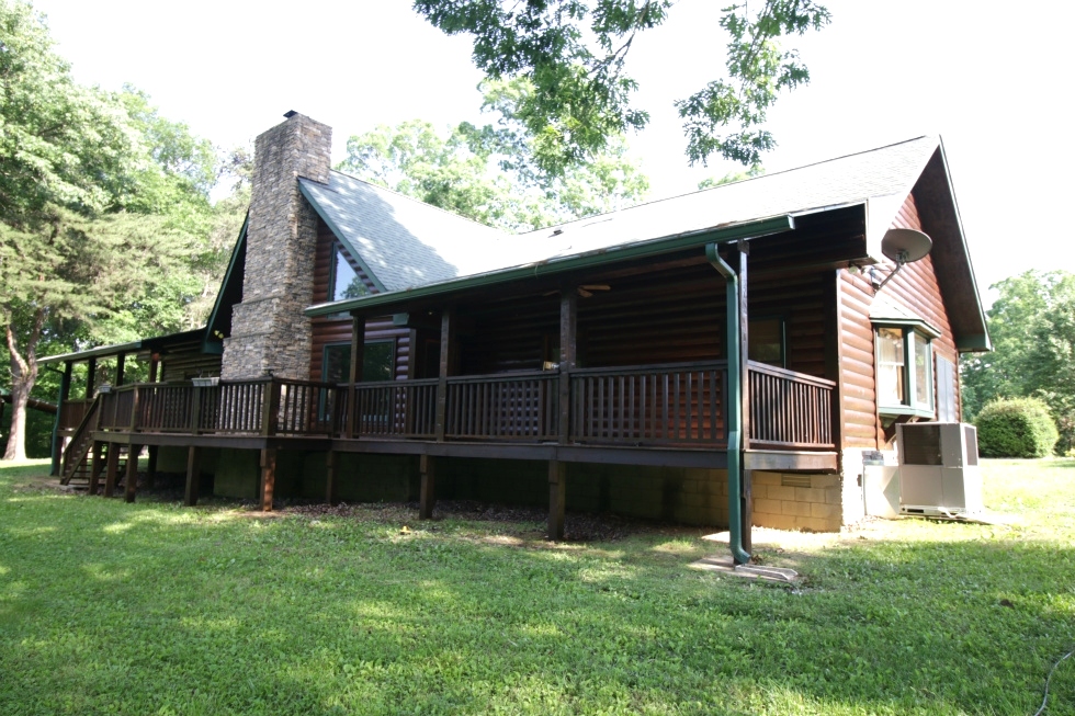 Log Home Caulking and Staining Log Home Repair 