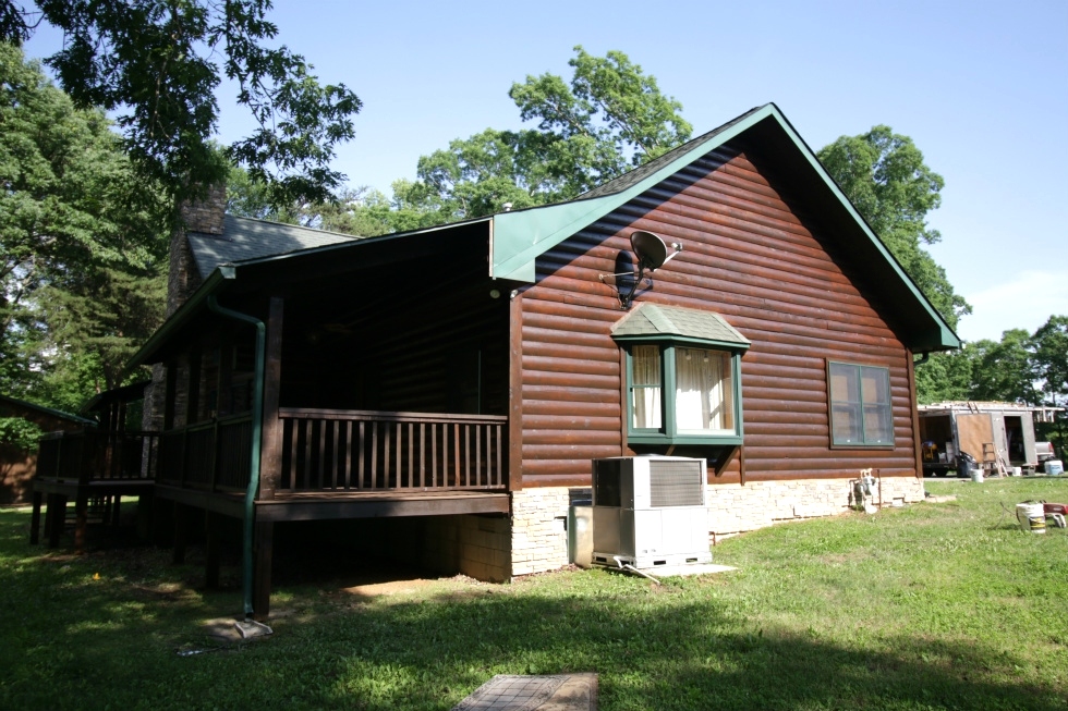 Log Home Caulking and Staining Log Home Repair 