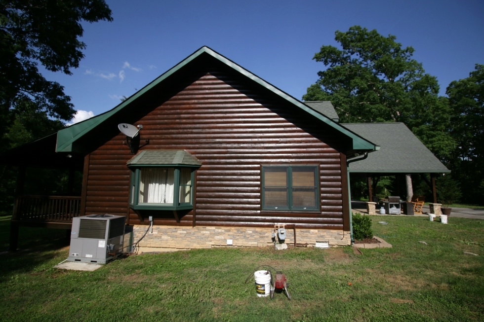 Log Home Caulking and Staining Log Home Repair 