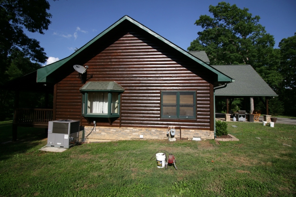 Log Home Caulking and Staining Log Home Repair 