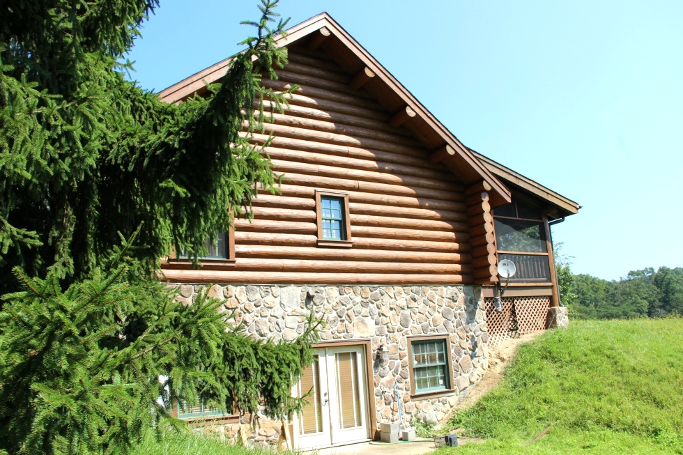 Log Home Caulking and Sealing Log Home Repair 