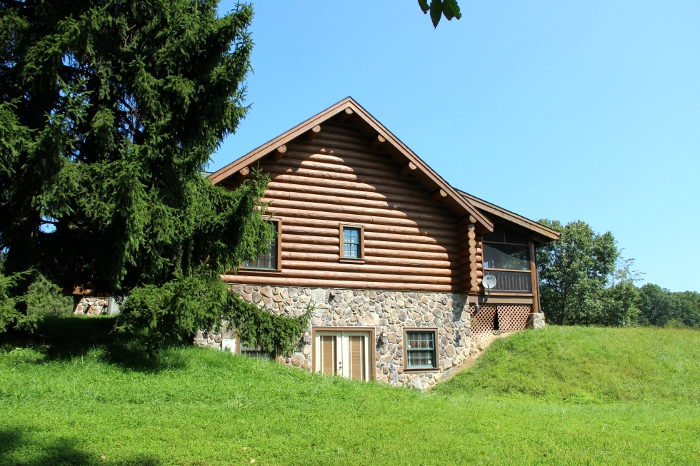 Log Home Caulking and Sealing Log Home Repair 