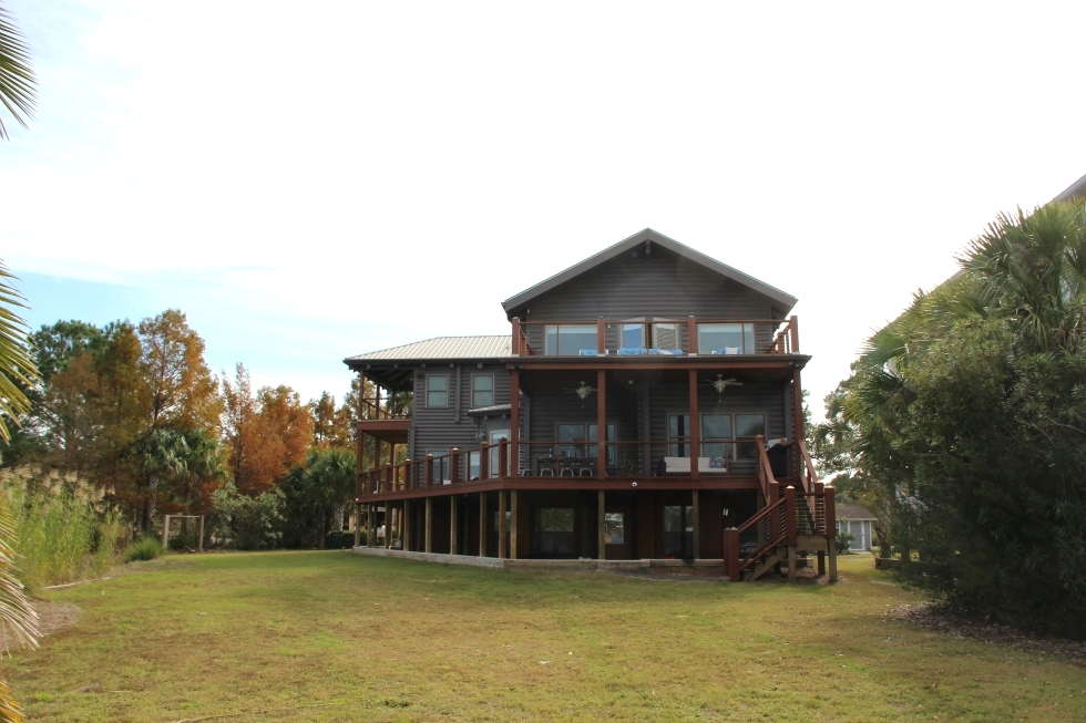 Log Home Staining | Log Home Seal, Caulk and Staining Log Home Repair 