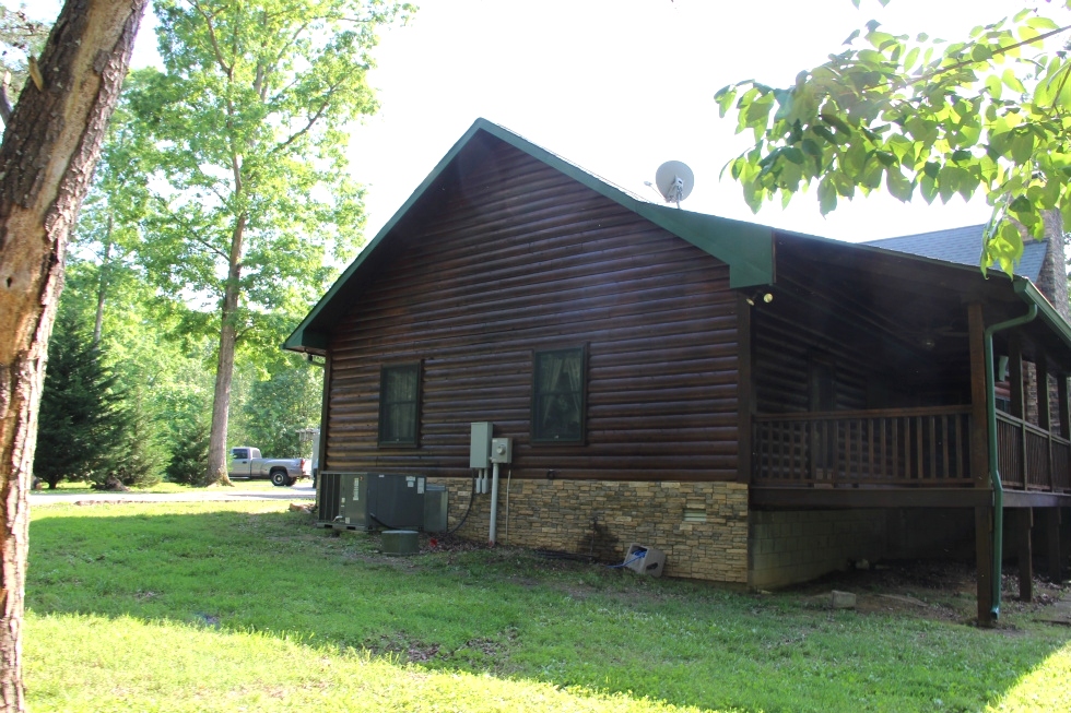 Log Cabin Restoration | Log Cabin Wash, Caulking And Staining  Log Home Repair 