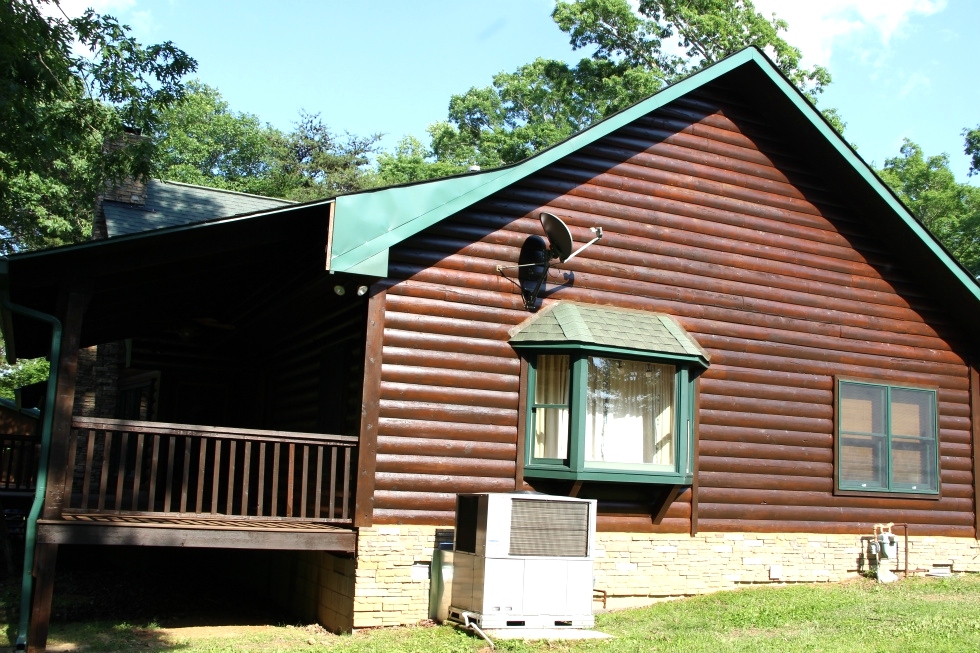 Log Cabin Restoration | Log Cabin Wash, Caulking And Staining  Log Home Repair 