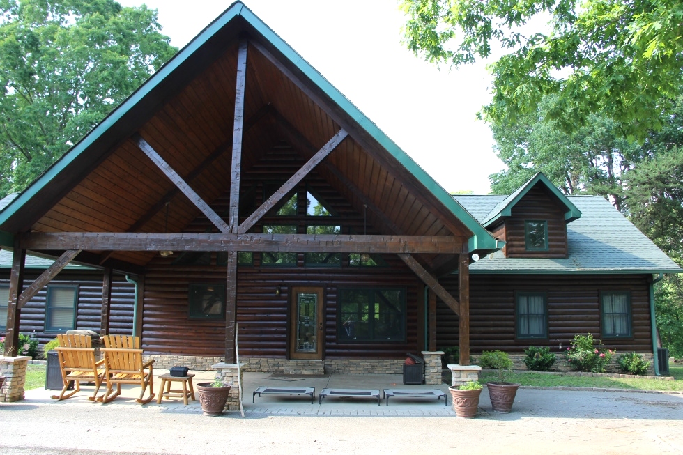 Log Cabin Restoration | Log Cabin Wash, Caulking And Staining  Log Home Repair 