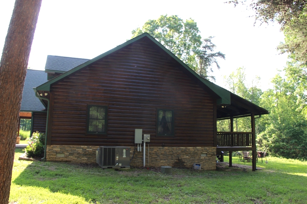 Log Cabin Restoration | Log Cabin Wash, Caulking And Staining  Log Home Repair 