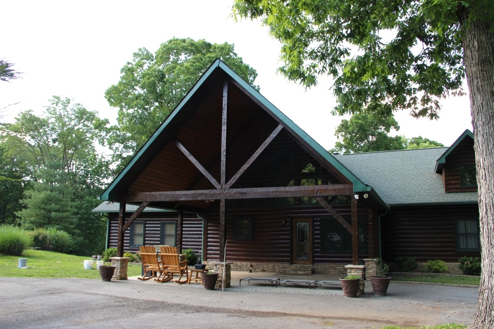 Log Cabin Restoration | Log Cabin Wash, Caulking And Staining  Log Home Repair 