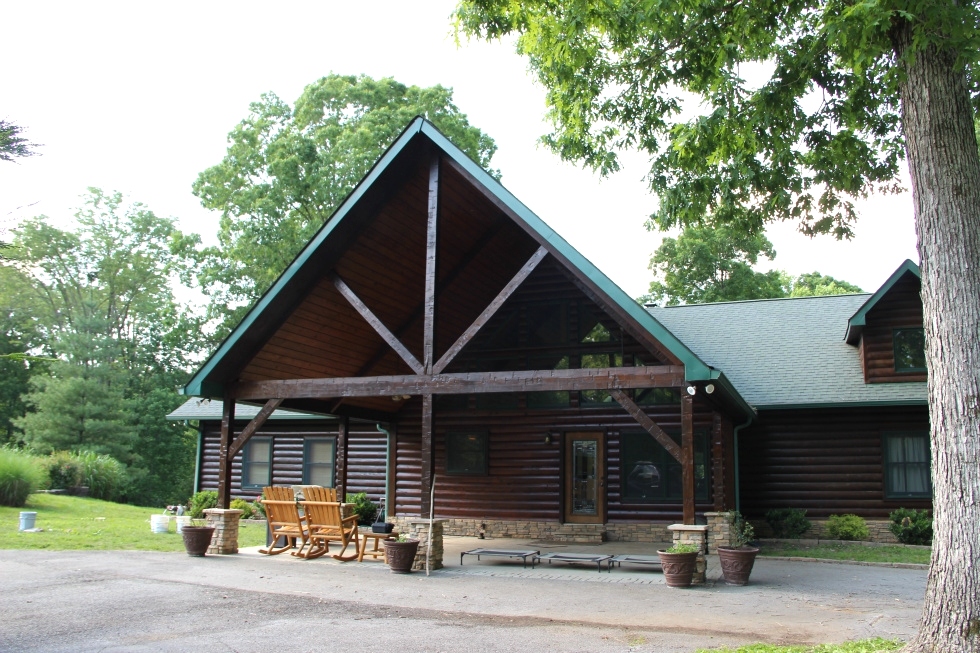 Log Cabin Restoration | Log Cabin Wash, Caulking And Staining  Log Home Repair 