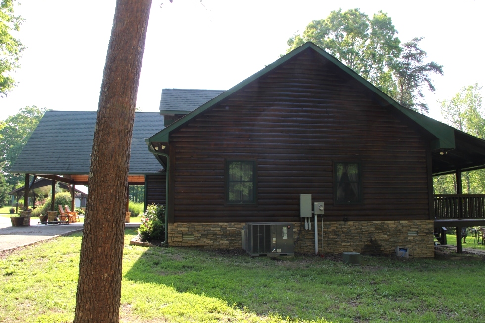 Log Cabin Restoration | Log Cabin Wash, Caulking And Staining  Log Home Repair 